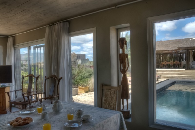 A metros de la huella, 4 suites con piscina y parrillero